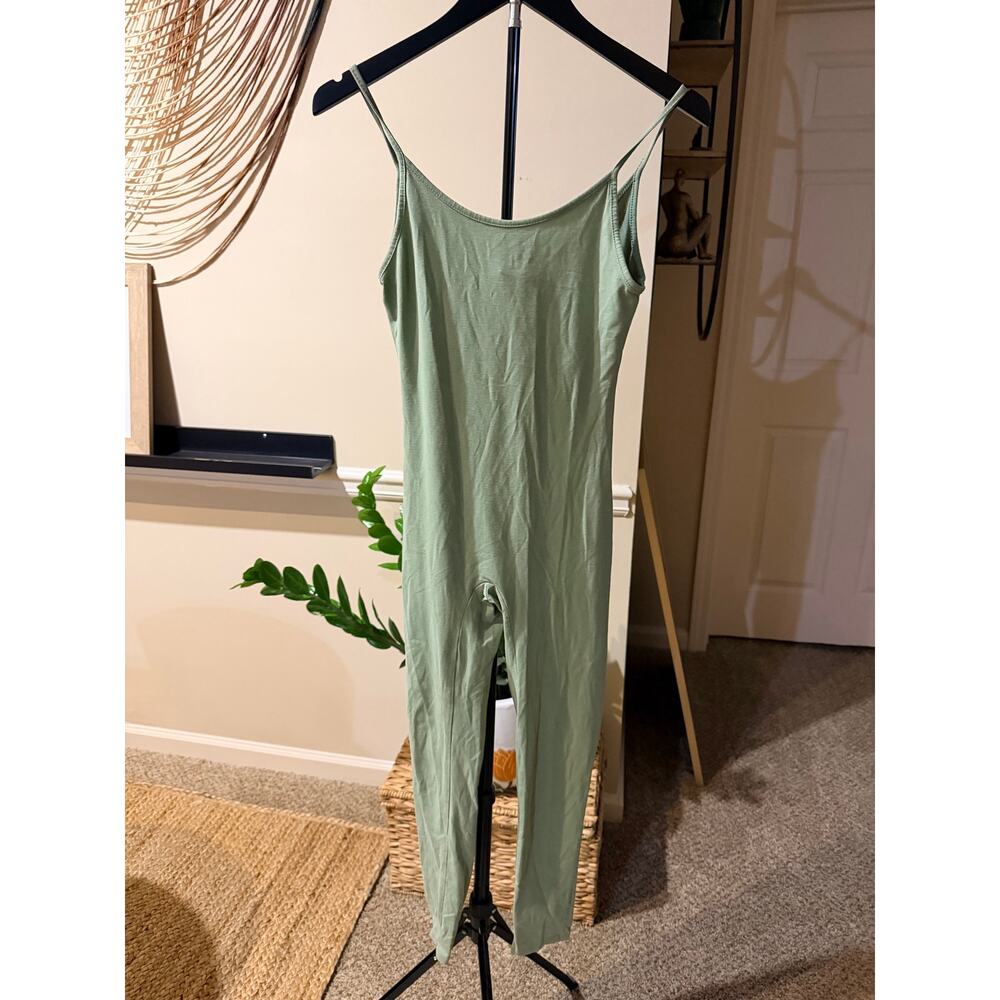 3 for $9 K Too Sage Green bodysuit euc M